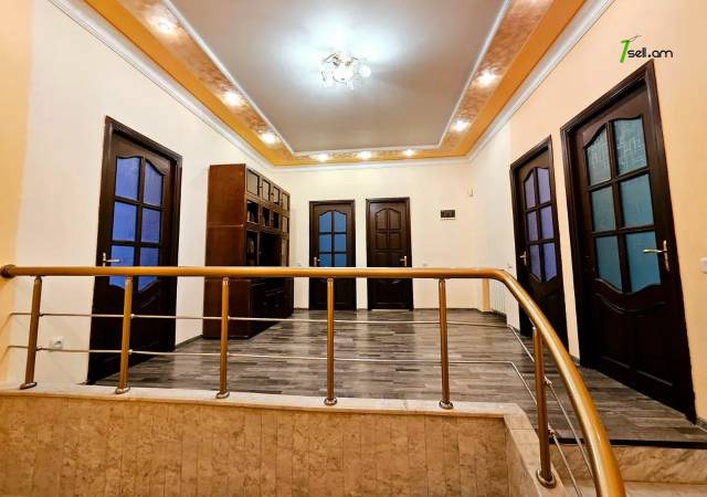 Երկու հարկանի քարե տուն Սևաստոպոլյան փողոցում Արաբկիրում, 572 ք.մ., 3+ սանհանգույց