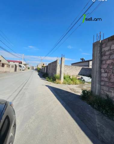 Հողատարածք բնակելի շինությունների համար Զովունիում, 1000 ք.մ.