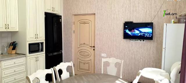 Երկու հարկանի քարե տուն Նվեր Սաֆարյան փողոցում Ավանում, 600 ք.մ., 3+ սանհանգույց