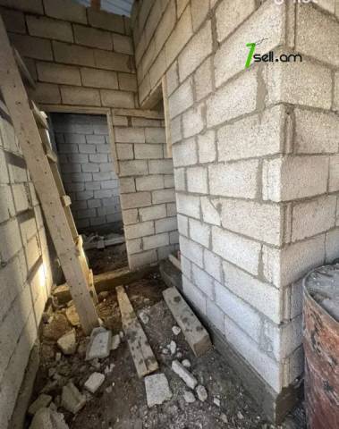 Մեկ հարկանի քարե տուն 13-րդ փողոցում Պտղնիում, 80 ք.մ., 2 սանհանգույց, եվրովերանորոգված