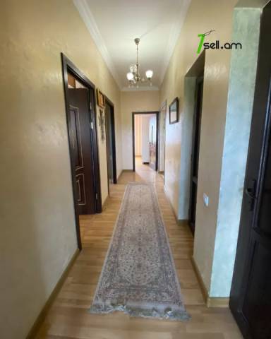 Մեկ հարկանի քարե տուն Ղափանցյան փողոցում Արաբկիրում, 500 ք.մ., եվրովերանորոգված