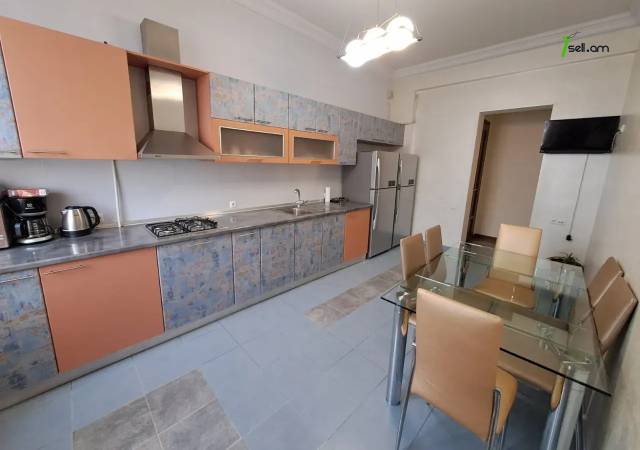 3 սենյականոց բնակարան Թումանյան փողոցում, 121 ք.մ., 2 սանհանգույց, բարձր առաստաղներ, 3/7 հարկ