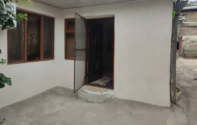 Մեկ հարկանի քարե տուն Խորենացու փողոցում Էրեբունիում, 90 քմ, կոսմետիկ վերանորոգում