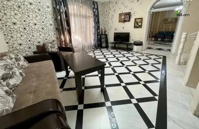 Չորս հարկանի քարե տուն Սիմեոն Երևանցու փողոցում կենտրոնում, 550 քմ, 3+ սանհանգույց