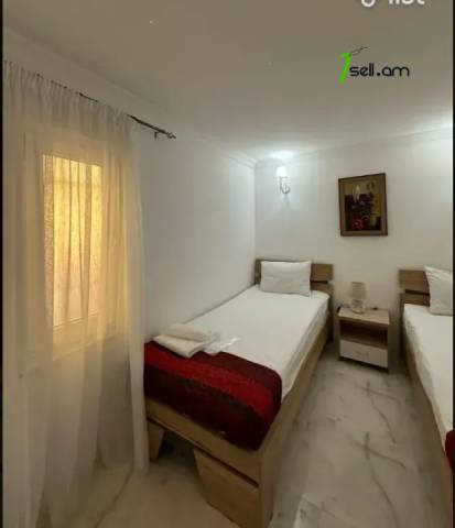 3 սենյականոց բնակարան Գլինկայի փողոցում, 67 քմ, 1/3 հարկ, եվրովերանորոգված, քարե շենք