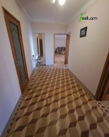 3 սենյականոց բնակարան Երվանդ Քոչարի փողոցում, 95 ք.մ., 4/13 հարկ, մի քանի պատշգամբ