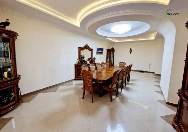 Երկու հարկանի քարե տուն Ծարավ աղբյուրի փողոցում Ավանում, 800 քմ, 3+ սանհանգույց