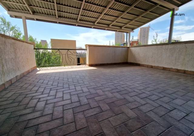 Երեք հարկանի քարե տուն, Ձոր 1 թաղամաս Դավիթաշենում, 800 ք.մ., 3+ սանհանգույց, կապիտալ վերանորոգված