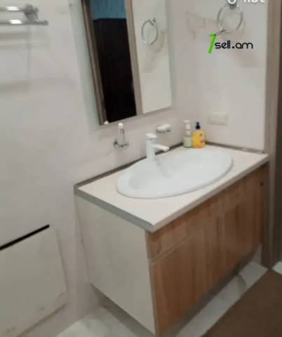 3 սենյականոց բնակարան նորակառույց շենքում Եկմալյան փողոցում, 80 ք.մ., 5/18 հարկ, բարձր առաստաղներ