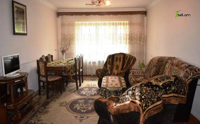 3 սենյականոց բնակարան Եղիշե Չարենցի փողոցում, 84 քմ, 1/4 հարկ, եվրովերանորոգված