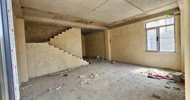 Երկու հարկանի թաունհաուզ, Գ-1 թաղամաս Աջափնյակում, 153 քմ, 2 սանհանգույց, մասնակի վերանորոգում