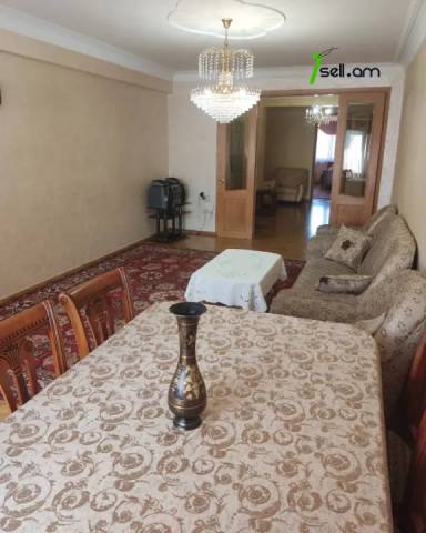 3 սենյականոց բնակարան Բաղրամյան պողոտայում, 100 քմ, նախավերջին հարկ, կապիտալ վերանորոգված, քարե շենք