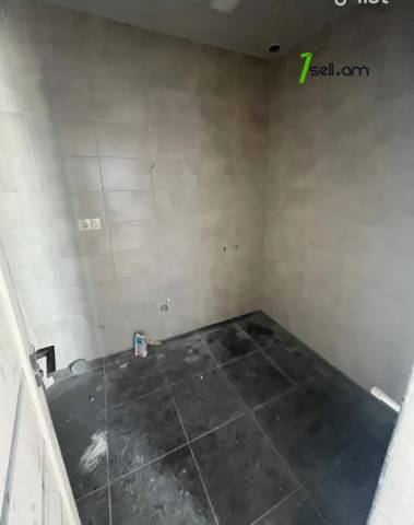 3 սենյականոց բնակարան նորակառույց շենքում Արամ Խաչատրյան փողոցում, 93 ք.մ., բարձր առաստաղներ