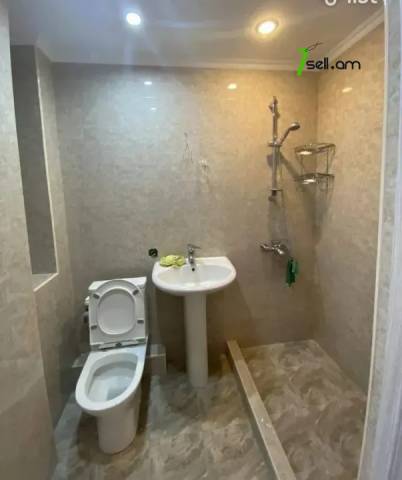 2 սենյականոց բնակարան Վրացական փողոցում, 49 քմ, 3/7 հարկ, 2 սանհանգույց, եվրովերանորոգված, քարե շենք