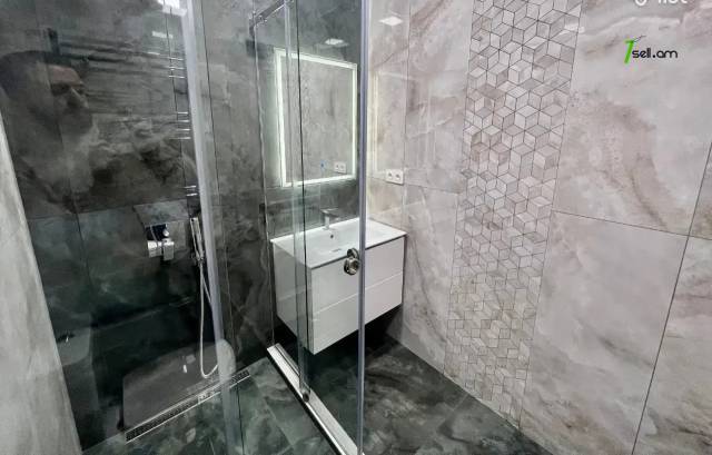 3 սենյականոց բնակարան նորակառույց շենքում Դավիթ Անհաղթի փողոցում, 115 քմ, 11/15 հարկ, 2 սանհանգույց