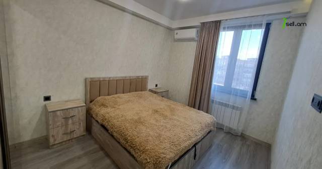 3 սենյականոց բնակարան նորակառույց շենքում Դերենիկ Դեմիրճյանի փողոցում, 135 ք.մ., նախավերջին հարկ