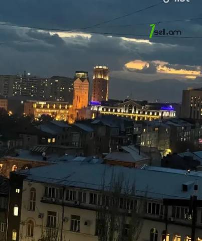 4 սենյականոց բնակարան Եզնիկ Կողբացու փողոցում, 105 քմ, կապիտալ վերանորոգված