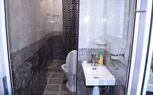 4 սենյականոց բնակարան Ռուսթավելի փողոցում, 100 ք.մ., 2/2 հարկ, 2 սանհանգույց, կապիտալ վերանորոգված