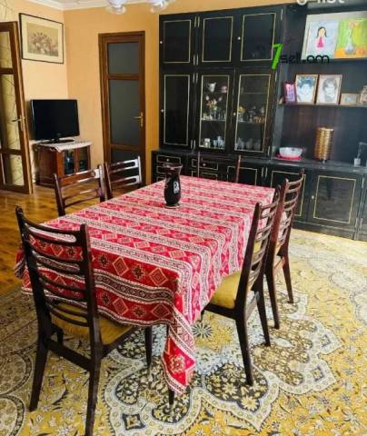 4 սենյականոց բնակարան Ազատության պողոտայում, 109 ք.մ., 2/5 հարկ, կապիտալ վերանորոգված, քարե շենք