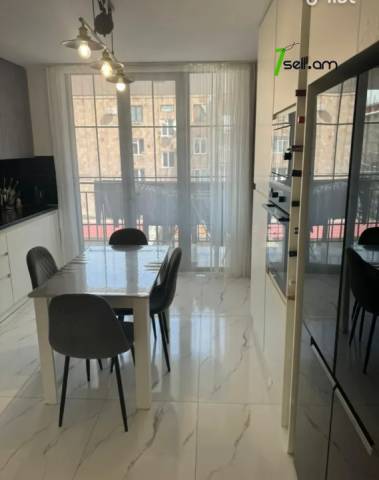 4 սենյականոց բնակարան Դրոյի փողոցում, 108 ք.մ., դիզայներական ոճով վերանորոգված, քարե շենք