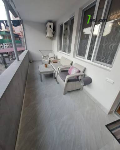 3 սենյականոց բնակարան Նալբանդյան փողոցում, 100 ք.մ., 2 սանհանգույց, բարձր առաստաղներ, 3/5 հարկ