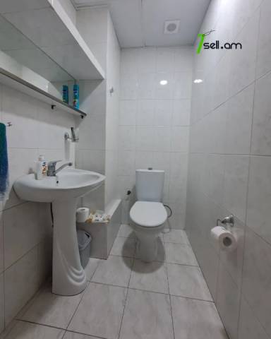 3 սենյականոց բնակարան Նալբանդյան փողոցում, 100 ք.մ., 2 սանհանգույց, բարձր առաստաղներ, 3/5 հարկ