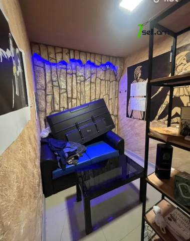 Բազմաֆունկցիոնալ գույք Աբովյան փողոցում կենտրոնում, 170 ք.մ.