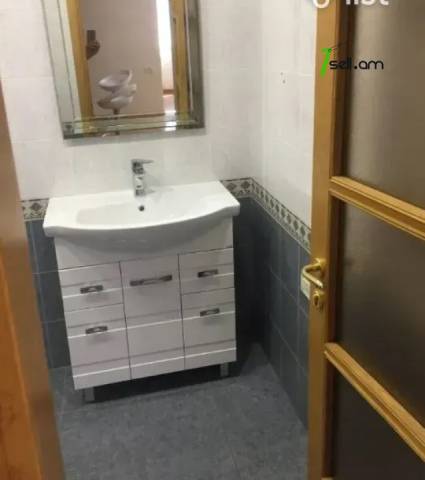 2 սենյականոց բնակարան Տերյան փողոցում, 50 ք.մ., բարձր առաստաղներ, 2/5 հարկ, կապիտալ վերանորոգված