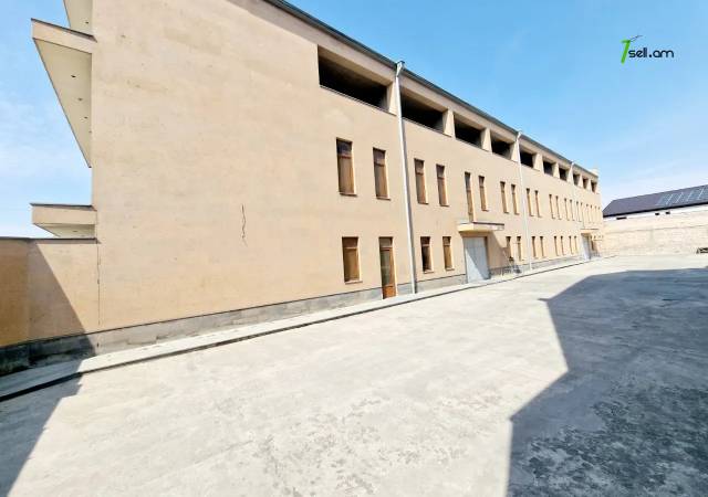 Բազմաֆունկցիոնալ գույք Դավիթ Բեկի փողոցում Էրեբունիում, 1800 ք.մ.