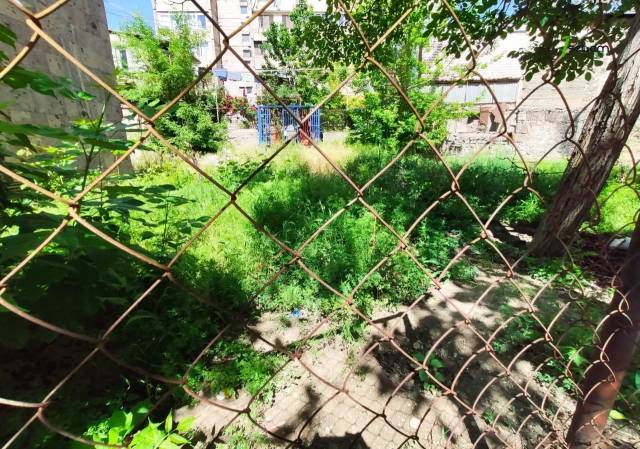 Հողատարածք բնակելի շինությունների համար Արամ Խաչատրյանի փողոցում Արաբկիրում, 442 ք.մ.