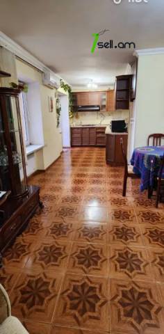 3 սենյականոց բնակարան Կոմիտասի պողոտայում, 72 քմ, 3/5 հարկ, կոսմետիկ վերանորոգում, քարե շենք