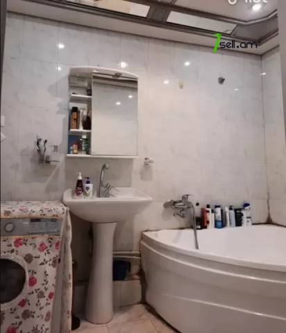 4 սենյականոց բնակարան Քանաքեռ Զեյթունում, 104 ք.մ., բարձր առաստաղներ, 3/5 հարկ, մասնակի վերանորոգում