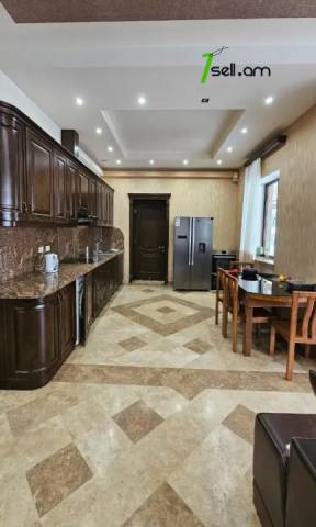 Երկու հարկանի քարե տուն, Վահագնի Թաղամաս Աջափնյակում, 1750 ք.մ., 3+ սանհանգույց