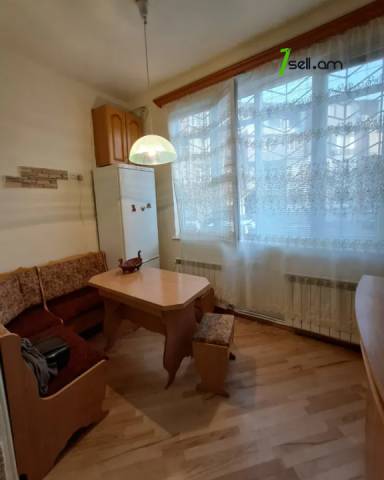 2 սենյականոց բնակարան Կոմիտասի պողոտայում, 55 ք.մ., 1/5 հարկ, կապիտալ վերանորոգված, քարե շենք