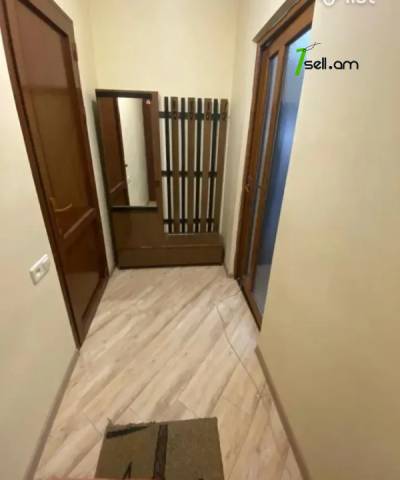 3 սենյականոց բնակարան Ավետիս Ահարոնյան փողոցում, 77 ք.մ., 2/5 հարկ, կապիտալ վերանորոգված, քարե շենք