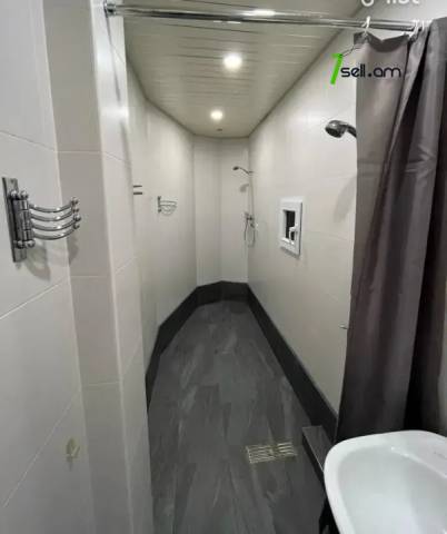 Ընդարձակ 6 սենյականոց բնակարան Մեսրոպ Մաշտոցի պողոտայում, 308 քմ, նախավերջին հարկ, 3+ սանհանգույց