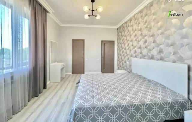 Երեք հարկանի տուն Ալմաթիի փողոցում Ավանում, 350 ք.մ., 3+ սանհանգույց, դիզայներական ոճով վերանորոգված