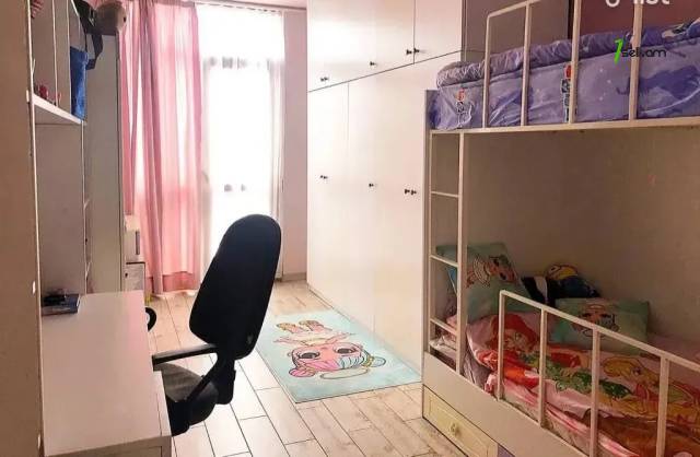 3 սենյականոց բնակարան նորակառույց շենքում Նիկողայոս Ադոնցի փողոցում, 84 ք.մ., բարձր առաստաղներ