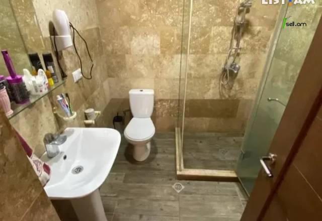 Երկու հարկանի քարե տուն Մարշալ Խուդյակովի փողոցում Ավանում, 252 քմ, 3+ սանհանգույց