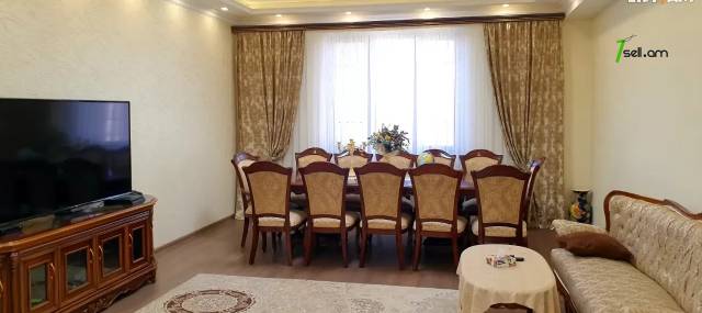 Երկու հարկանի քարե տուն Նվեր Սաֆարյան փողոցում Ավանում, 600 ք.մ., 3+ սանհանգույց