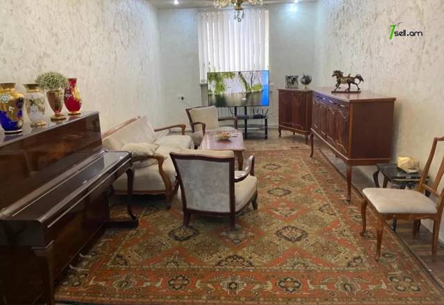 Երկու հարկանի քարե տուն Դավիթ Բեկի փողոցում Էրեբունիում, 200 ք.մ., եվրովերանորոգված