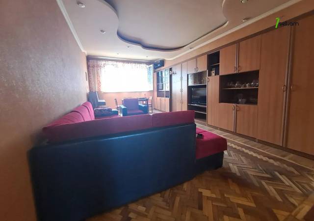 3 սենյականոց բնակարան Ամիրյան փողոցում, 94 ք.մ., նախավերջին հարկ, կոսմետիկ վերանորոգում