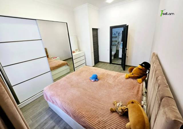 Երեք հարկանի տուն, Թումանյան թաղամաս Ավանում, 630 ք.մ., 3+ սանհանգույց, կապիտալ վերանորոգված