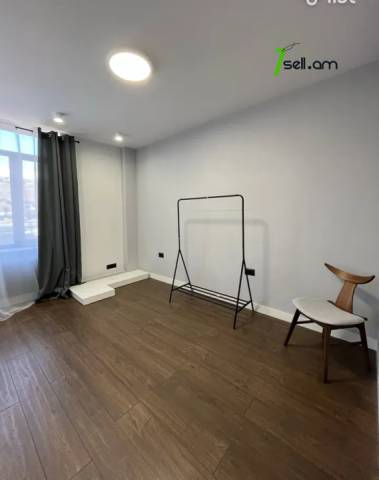 4 սենյականոց բնակարան նորակառույց շենքում Եղիշե Չարենցի փողոցում, 160 ք.մ., 3+ սանհանգույց