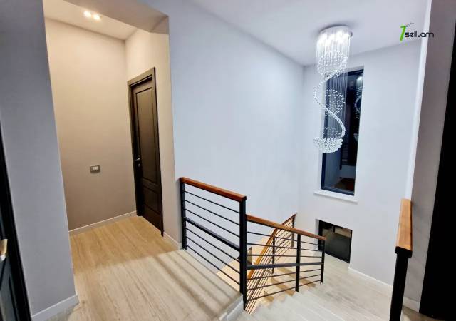 Երկու հարկանի քարե տուն Գոգոլի փողոցում Քանաքեռ Զեյթունում, 650 ք.մ., 3+ սանհանգույց