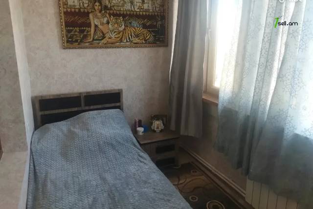 4 սենյականոց բնակարան Զաքարիա Քանաքեռցու փողոցում, 80 ք.մ., նախավերջին հարկ, կապիտալ վերանորոգված