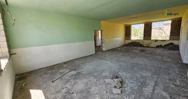 Երկու հարկանի քարե տուն Մառի փողոցում Նոր Նորքում, 1415 քմ, 3+ սանհանգույց