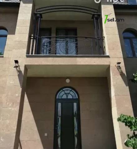 Երկու հարկանի քարե տուն, Ավան-Առինջ 1-ին միկրոշրջան Ավանում, 400 ք.մ., 3+ սանհանգույց