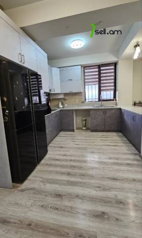 Երկու հարկանի քարե տուն Պետրոս Դուրյանի փողոցում Ավանում, 800 քմ, 2 սանհանգույց