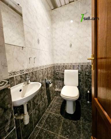 4 սենյականոց բնակարան Վարդանանց փողոցում, 140 ք.մ., 2 սանհանգույց, 5/10 հարկ, կապիտալ վերանորոգված